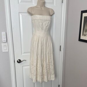 Vintage Albert Nipon 100% linen dress. Strapless with a bow on the back!